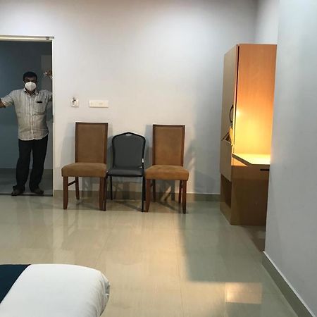 Empire Grande Suites Kochi Екстериор снимка